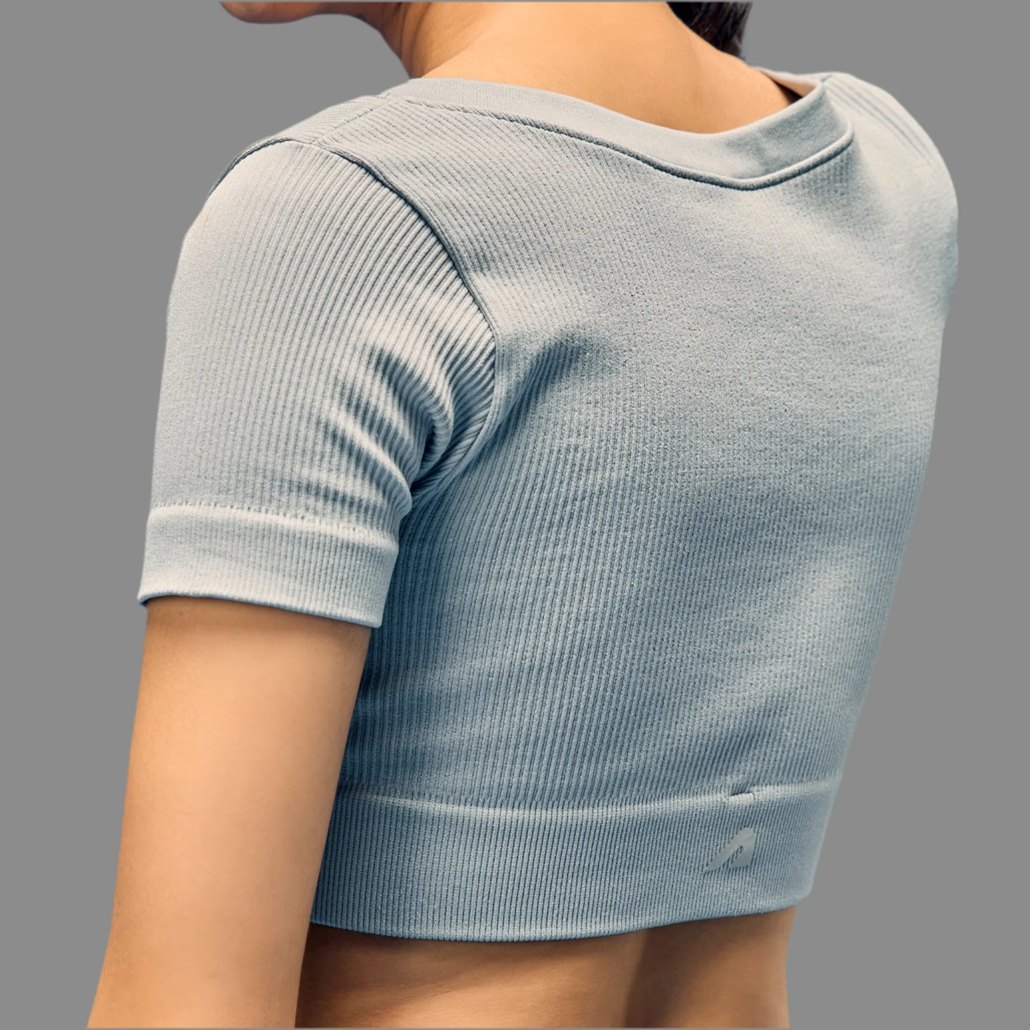 Limitless Snatched v neckline crop top- Grey - Image 3
